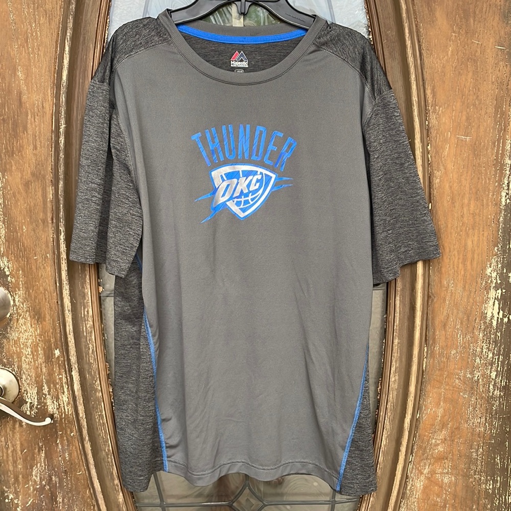 THUNDER Dri-fit Tee! Size Large